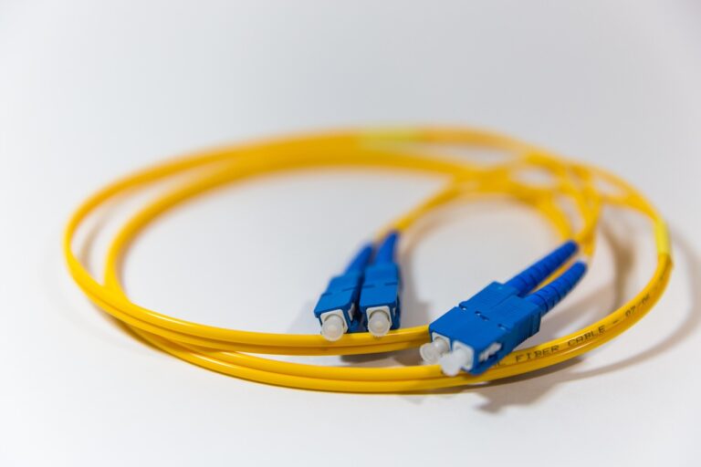 Comment installer la fibre optique dans une maison moderne ou ancienne