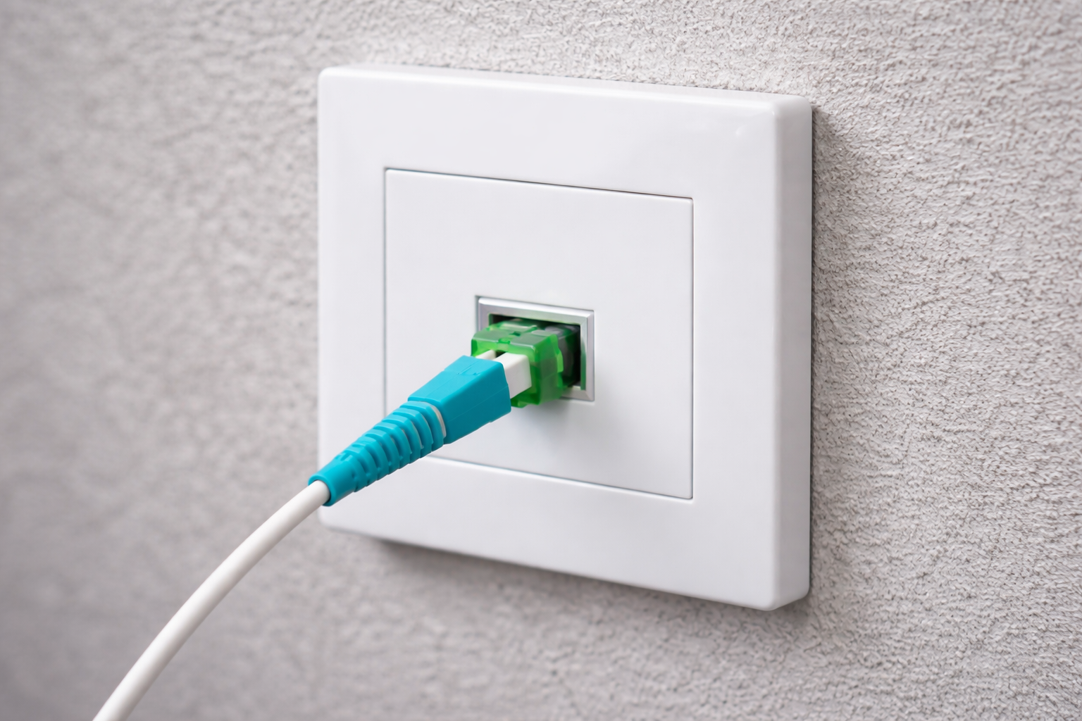 Fiberee Quel est le diamètre de la gaine pour passer le câble de fibre en ...
